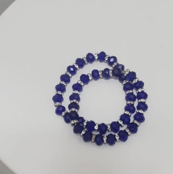 Silver and Blue Color Beaded Crystal Stretchy Bracelet.🌴 - Picture 6 of 7